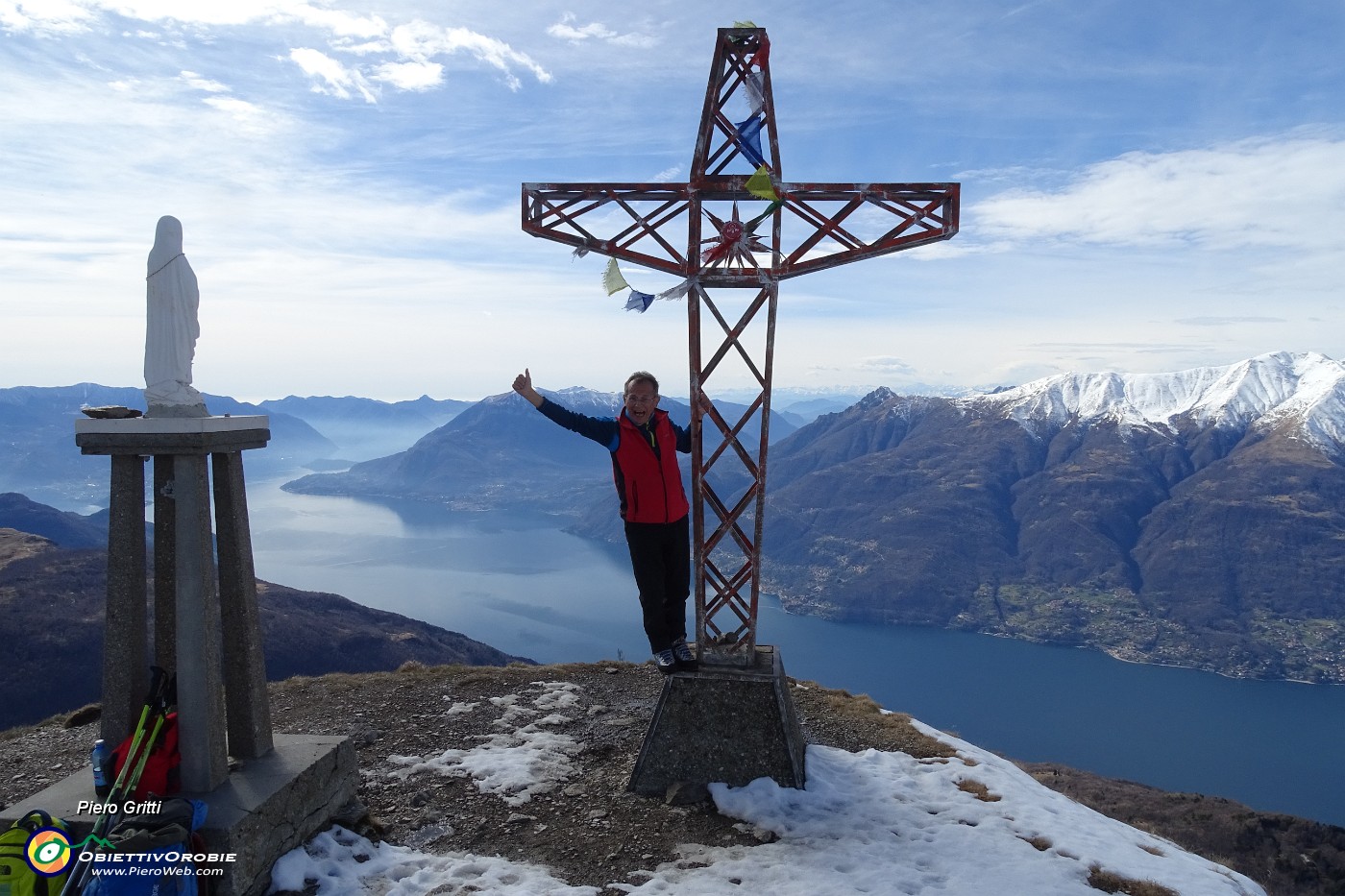 05 In vetta al Legnoncino (1711 m) con vista sul Lago di Como e  i suoi monti .JPG